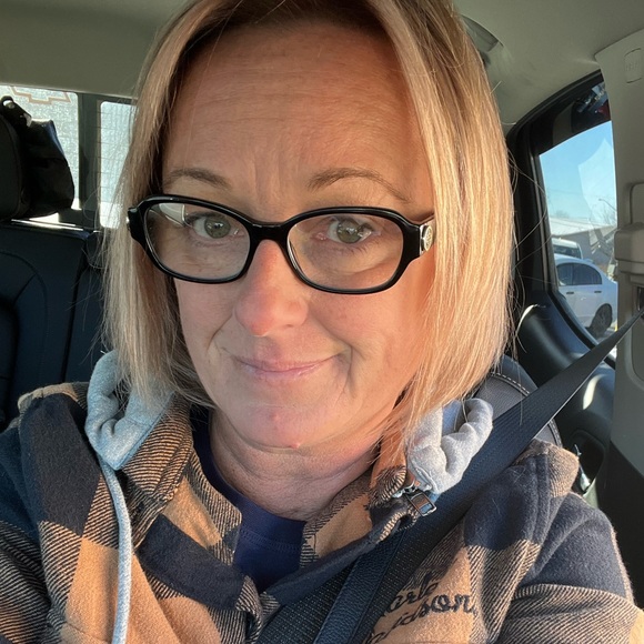 Meet your Posher, Crystal - Picture 2 of 2